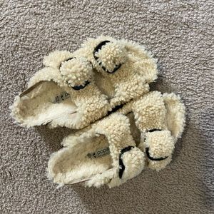 Arizona big buckle shearling Birkenstocks size EU 37 / US 6-6.5